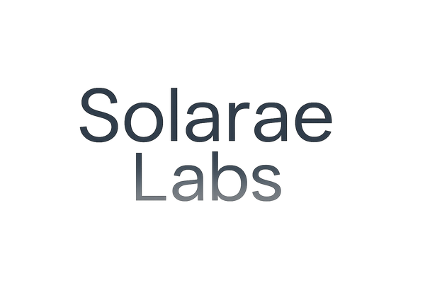 Solarae Labs graag van donker naar licht grijs de letters solarae eerst en Labs eronder